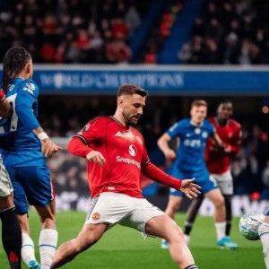 B费18助封神之夜！曼联客场绞杀蓝军，10分优势让欧冠悬念终结