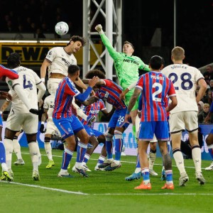 体坛联播｜狼队确认提前降级，文班亚马全票当选最佳防守球员