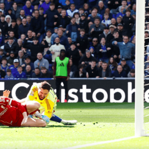 英超德比2-1：两人重伤+火爆冲突+100分钟绝杀 10.2亿豪门坐稳前5