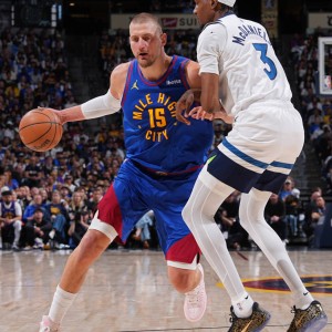 克瓦拉茨赫利亚双响，巴黎3-0完胜南特稳居法甲榜首