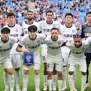 武汉三镇5-1大胜！李昂再现德甲logo救险，保级需注重防守细节