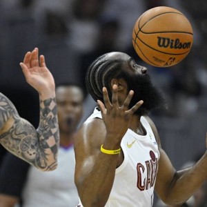 哈登率队拿下天王山之战 施罗德单节11分变奇兵